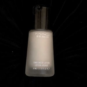 Mac Cosmetics time check lotion